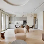 Lejlighed Modern Elegance A Stone's Throw From The Arc De Triomphe *
