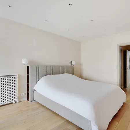 Modern Elegance A Stone's Throw From The Arc De Triomphe Paris