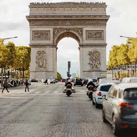 Modern Elegance A Stone's Throw From The Arc De Triomphe פריז